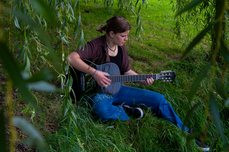 Gitarist in de natuur