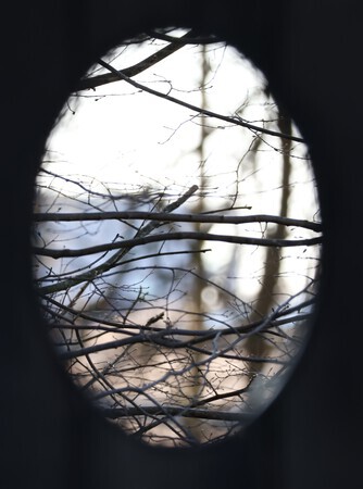 Door een raampje spieken..