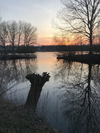 Schemering over Emiclaerplas